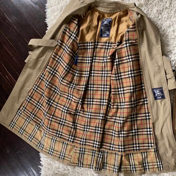 Burberry’s “Burberry” Trench Coat 🧥 - Picture 4 of 15